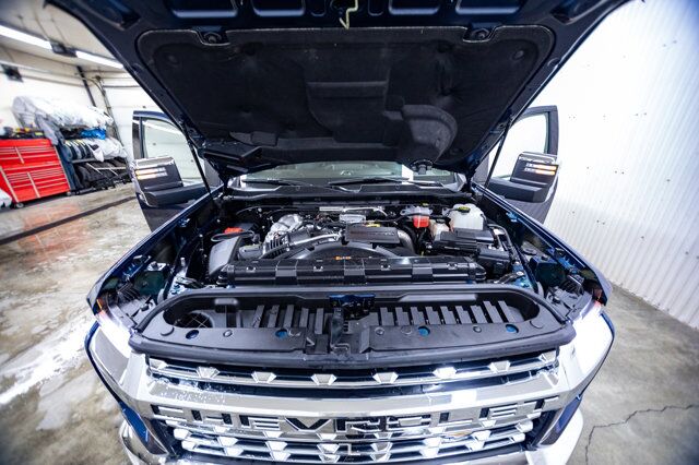 2022 Chevrolet Silverado 3500HD 4x4 Crew Cab LTZ Dually Diesel Leather Red Deer AB