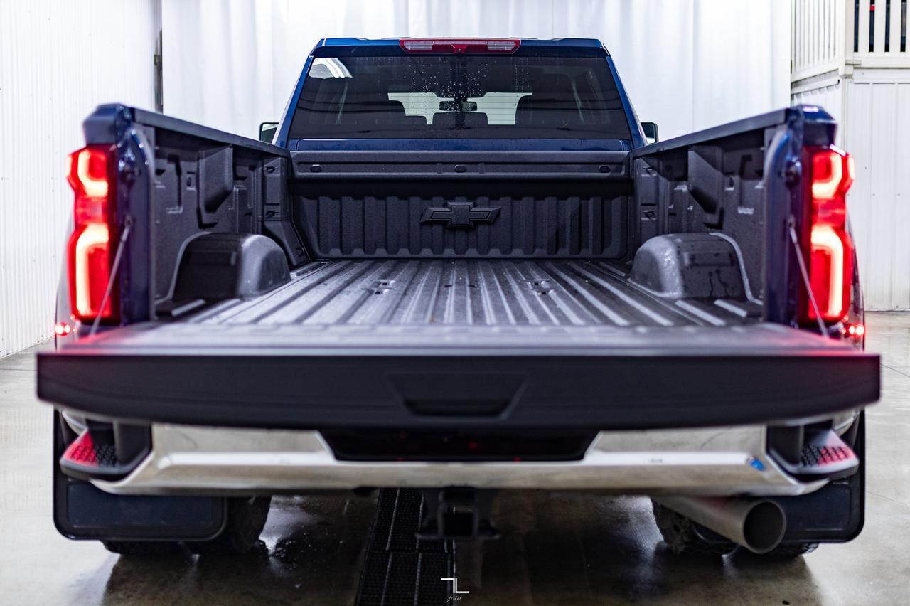 2022 Chevrolet Silverado 3500HD 4x4 Crew Cab LTZ Dually Diesel Leather Red Deer AB