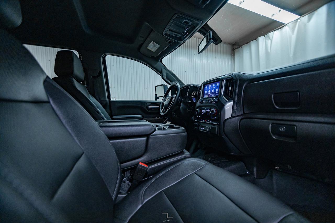 2022 Chevrolet Silverado 3500HD 4x4 Crew Cab LTZ Dually Diesel Leather Red Deer AB