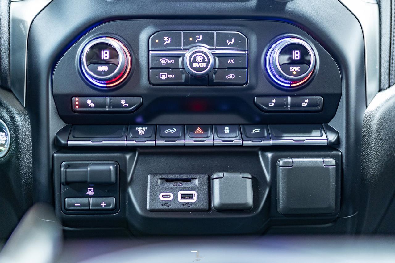 2022 Chevrolet Silverado 3500HD 4x4 Crew Cab LTZ Dually Diesel Leather Red Deer AB