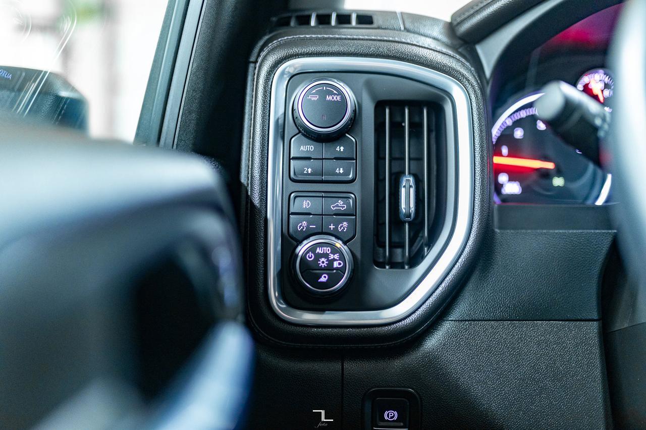 2022 Chevrolet Silverado 3500HD 4x4 Crew Cab LTZ Dually Diesel Leather Red Deer AB