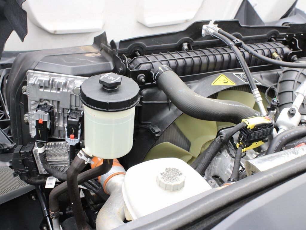 2022 Chevrolet Silverado 6500HD 4x4 Crew Cab WT DRW Fond du Lac WI