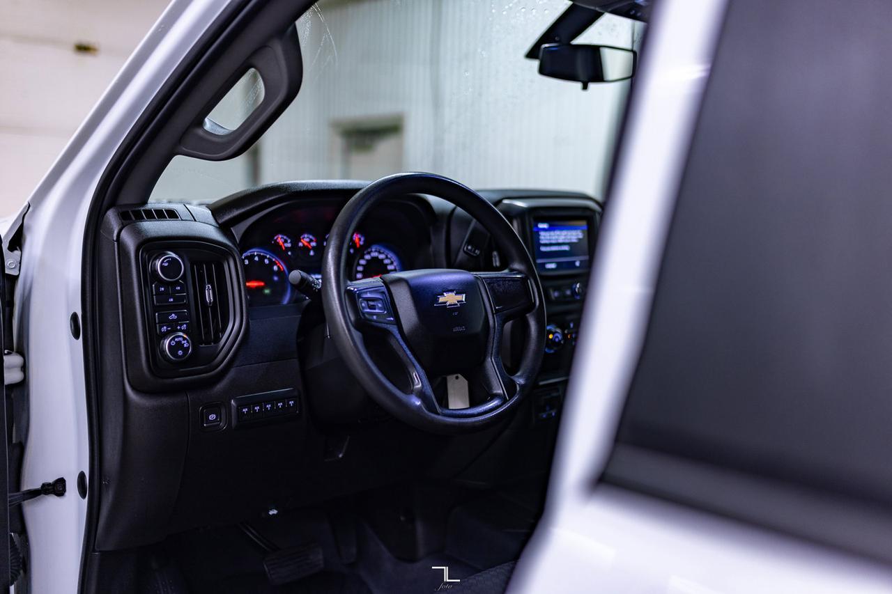 2022 Chevrolet Siverado 3500HD 4x4 Crew Cab WT Deck Dually BCam Red Deer AB