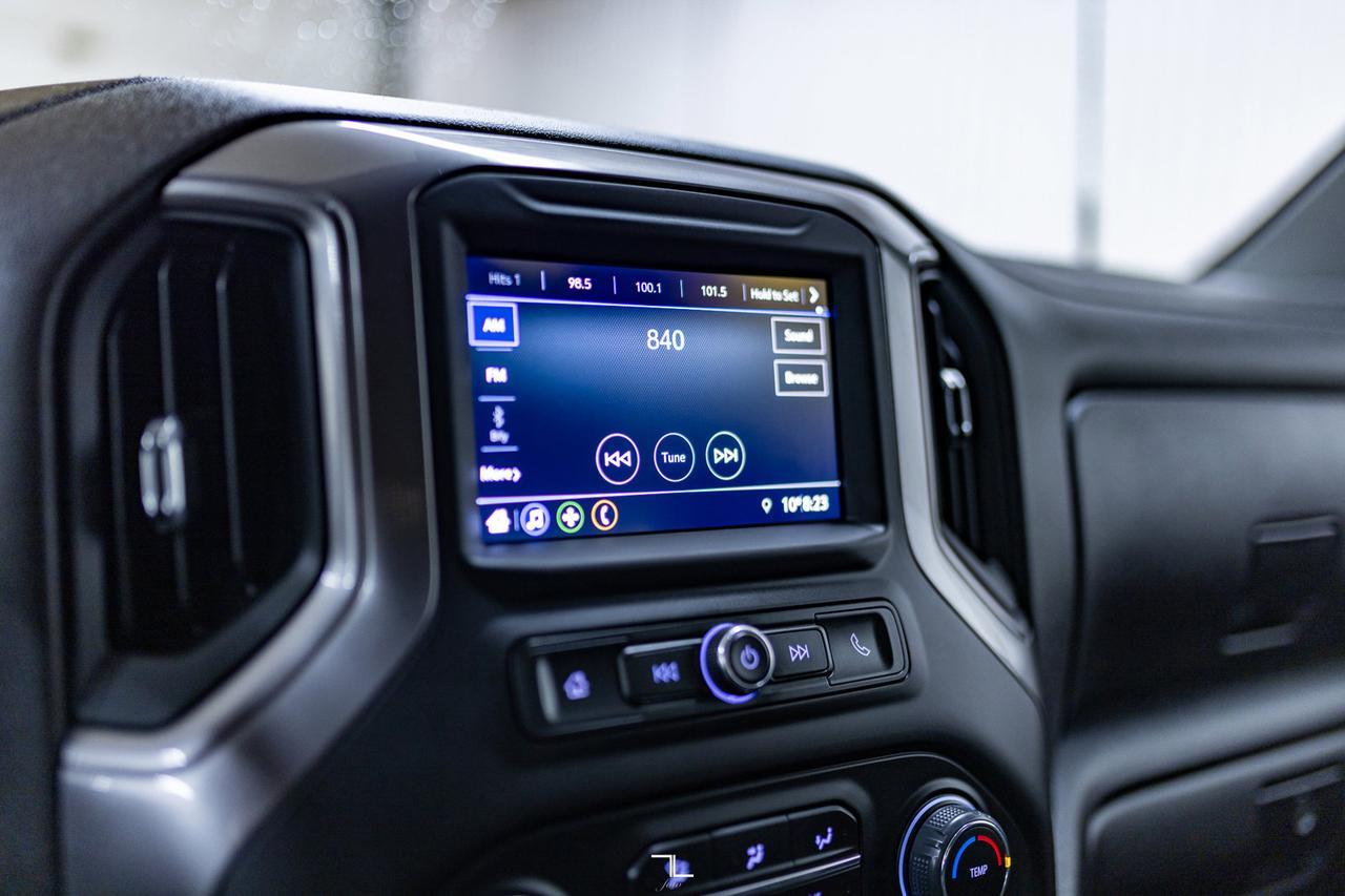 2022 Chevrolet Siverado 3500HD 4x4 Crew Cab WT Deck Dually BCam Red Deer AB