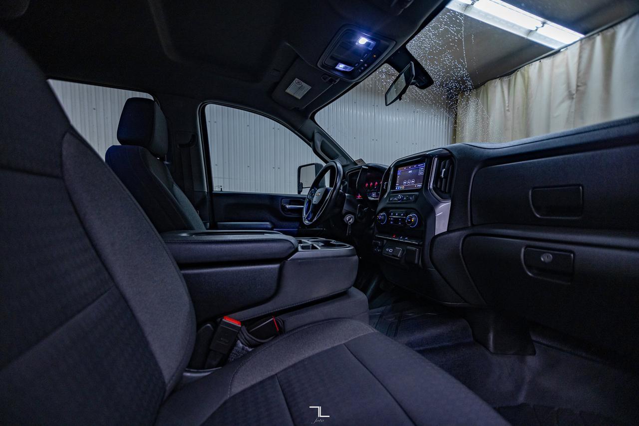 2022 Chevrolet Siverado 3500HD 4x4 Crew Cab WT Deck Dually BCam Red Deer AB