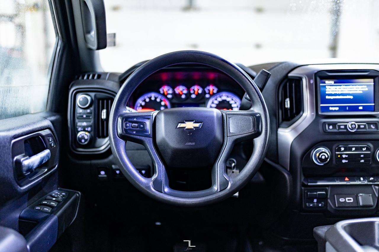 2022 Chevrolet Siverado 3500HD 4x4 Crew Cab WT Deck Dually BCam Red Deer AB