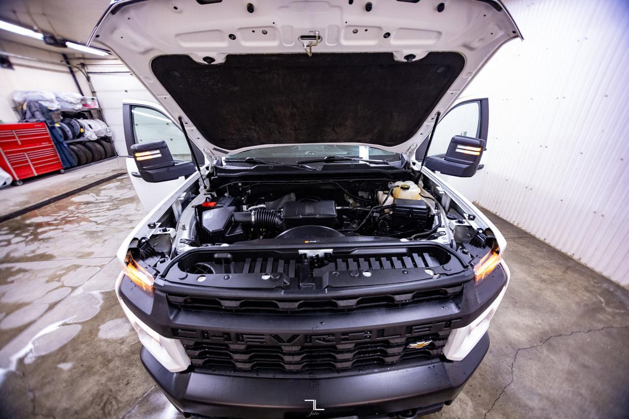 2022 Chevrolet Siverado 3500HD 4x4 Crew Cab WT Deck Dually BCam Red Deer AB