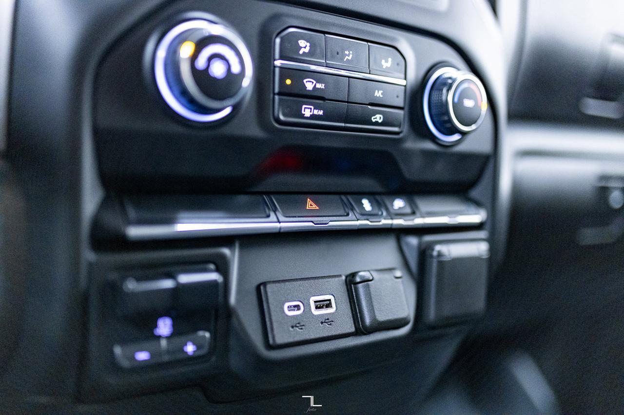 2022 Chevrolet Siverado 3500HD 4x4 Crew Cab WT Deck Dually BCam Red Deer AB