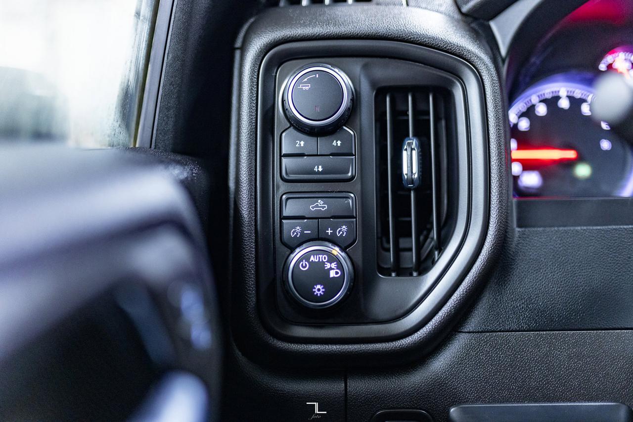 2022 Chevrolet Siverado 3500HD 4x4 Crew Cab WT Deck Dually BCam Red Deer AB