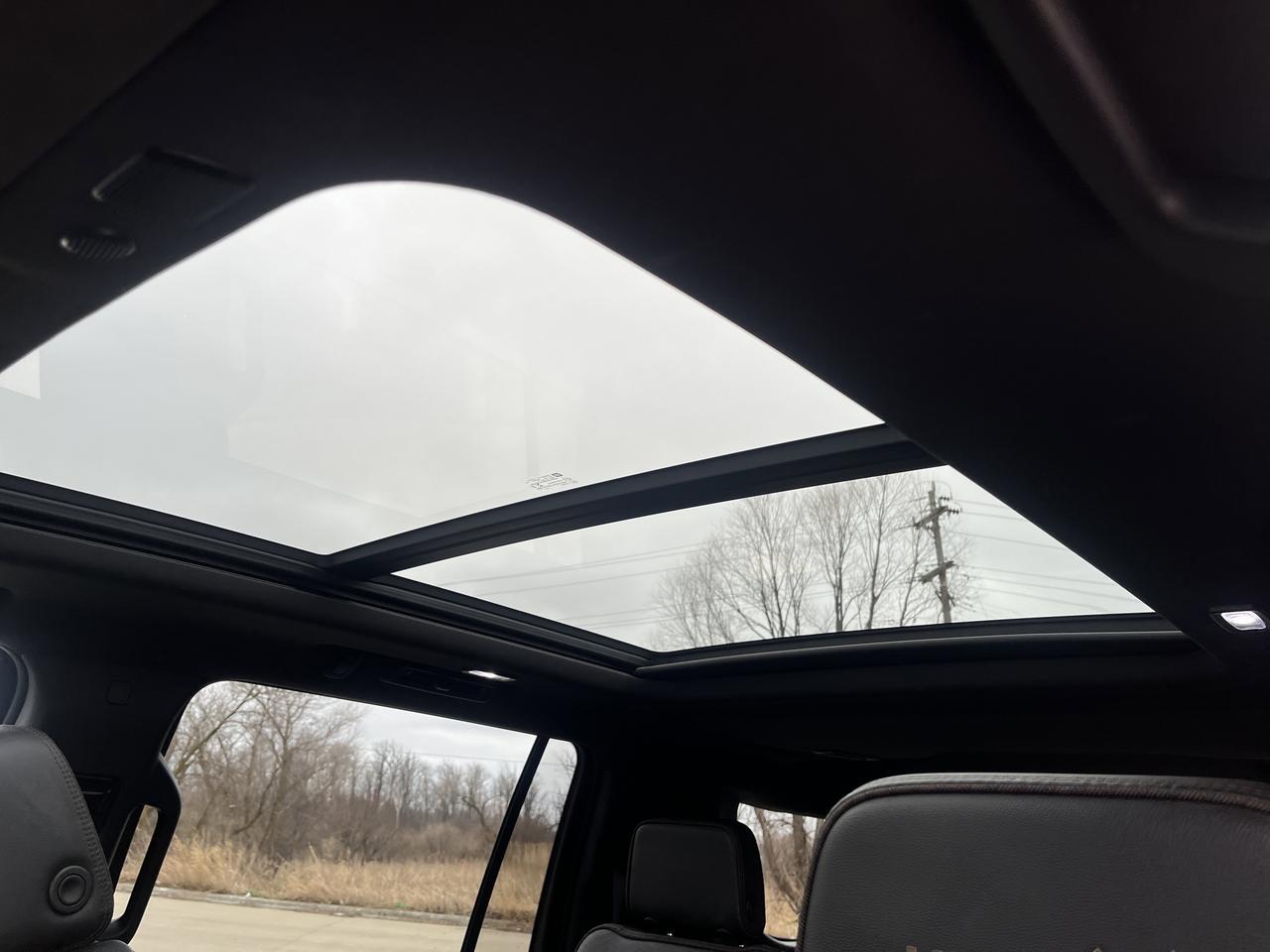 2022 Chevrolet Suburban High Country 4WD HC-Deluxe EnhTralerViewPkgs w/Sunroof 22s AdptvCrz PwrRetractStps BlackBowties Saukville WI