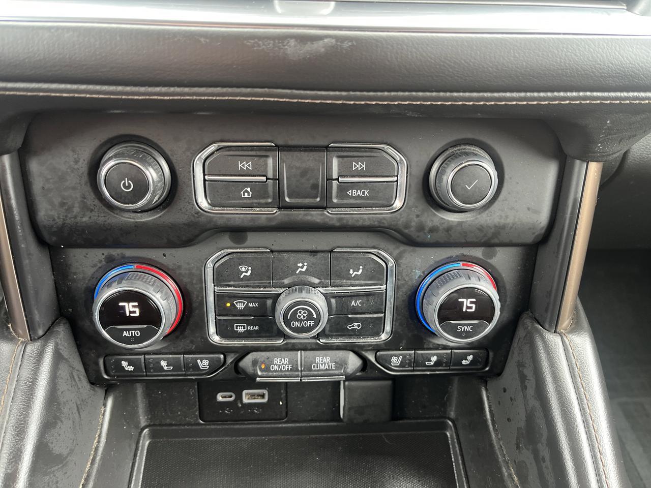 2022 Chevrolet Suburban High Country 4WD HC-Deluxe EnhTralerViewPkgs w/Sunroof 22s AdptvCrz PwrRetractStps BlackBowties Saukville WI