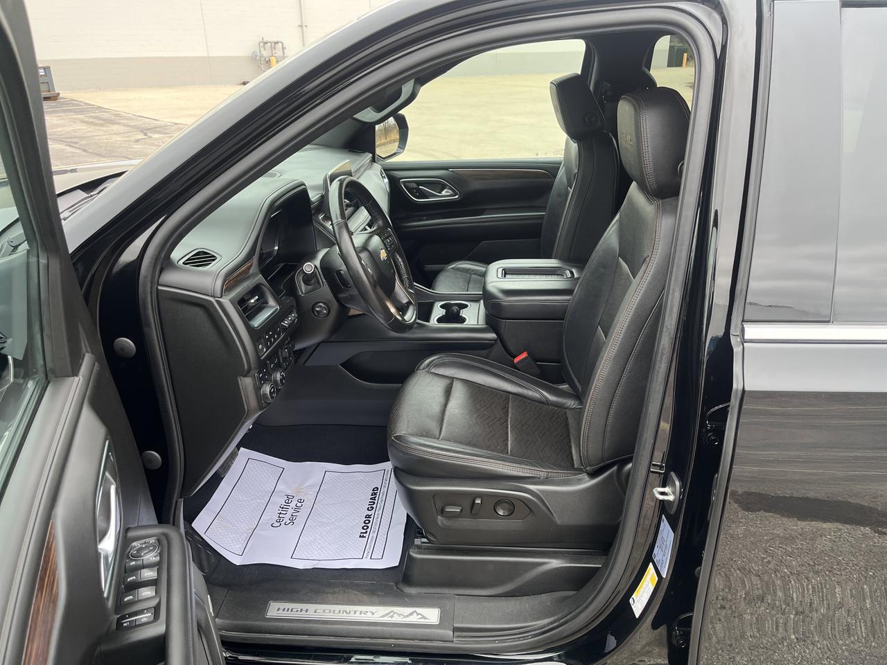 2022 Chevrolet Suburban High Country 4WD HC-Deluxe EnhTralerViewPkgs w/Sunroof 22s AdptvCrz PwrRetractStps BlackBowties Saukville WI