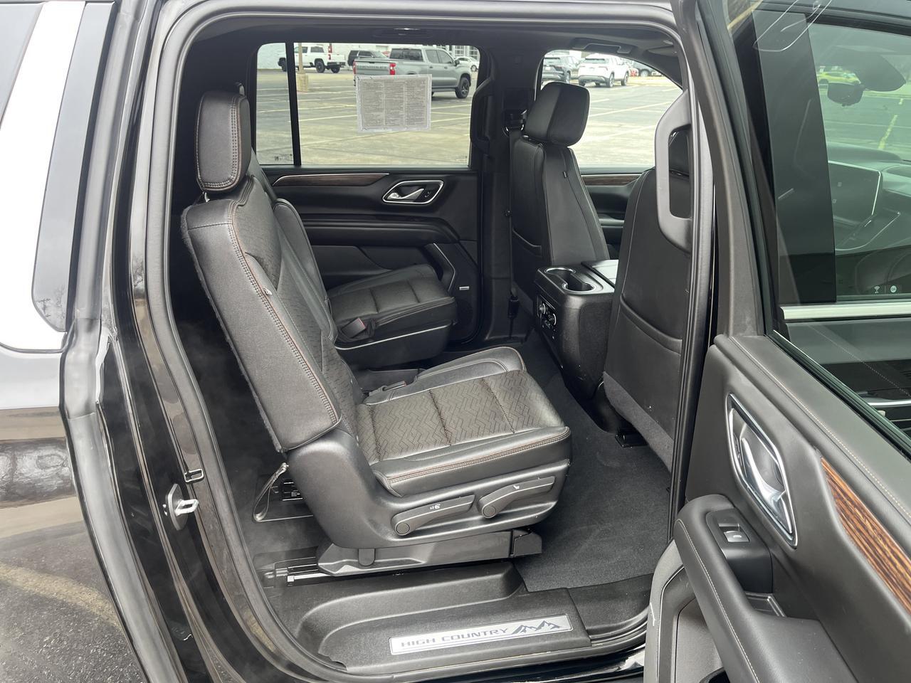 2022 Chevrolet Suburban High Country 4WD HC-Deluxe EnhTralerViewPkgs w/Sunroof 22s AdptvCrz PwrRetractStps BlackBowties Saukville WI