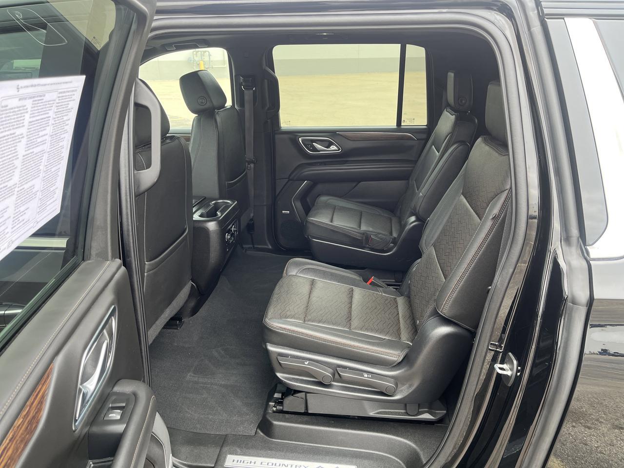 2022 Chevrolet Suburban High Country 4WD HC-Deluxe EnhTralerViewPkgs w/Sunroof 22s AdptvCrz PwrRetractStps BlackBowties Saukville WI