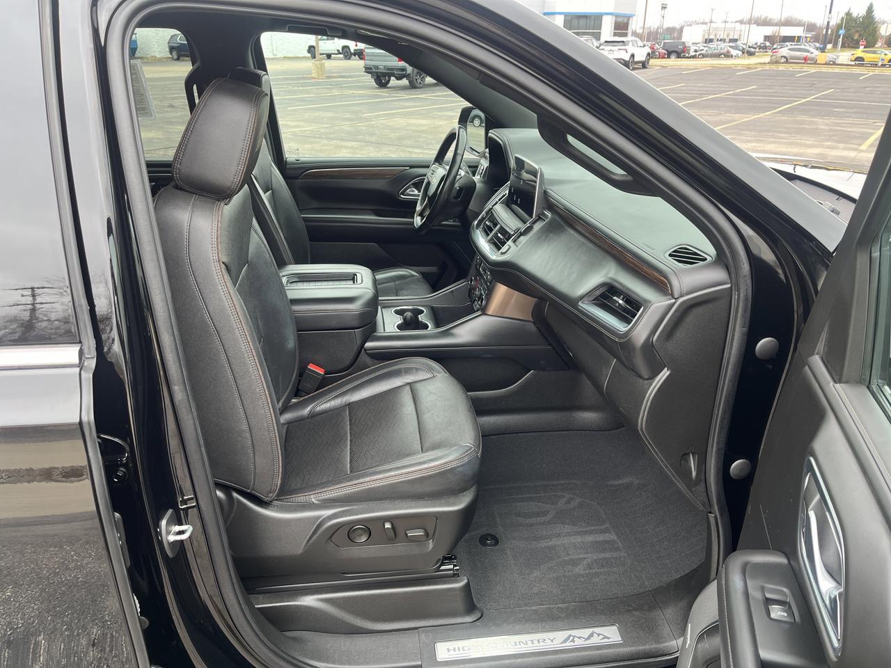 2022 Chevrolet Suburban High Country 4WD HC-Deluxe EnhTralerViewPkgs w/Sunroof 22s AdptvCrz PwrRetractStps BlackBowties Saukville WI