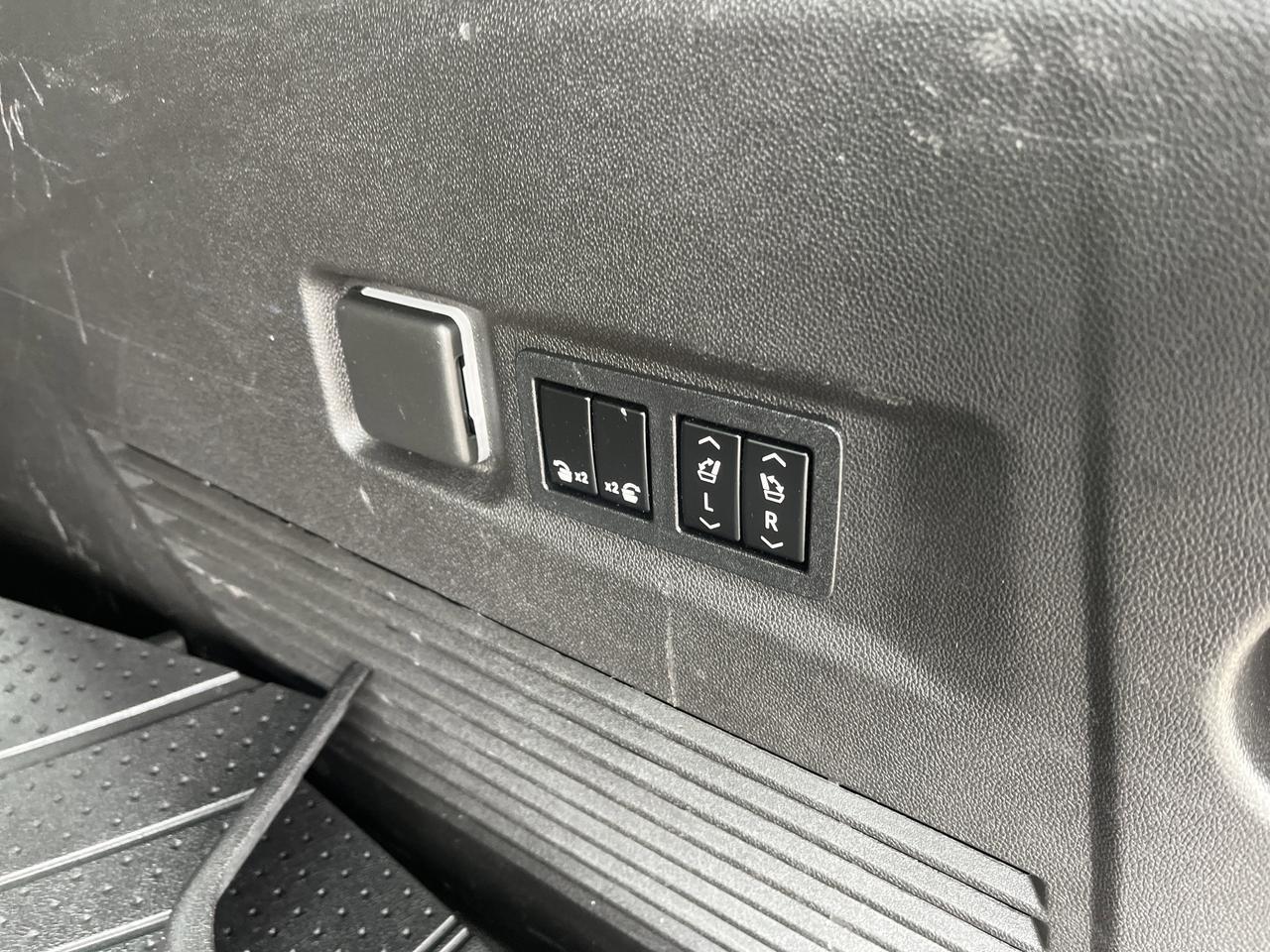 2022 Chevrolet Suburban High Country 4WD HC-Deluxe EnhTralerViewPkgs w/Sunroof 22s AdptvCrz PwrRetractStps BlackBowties Saukville WI