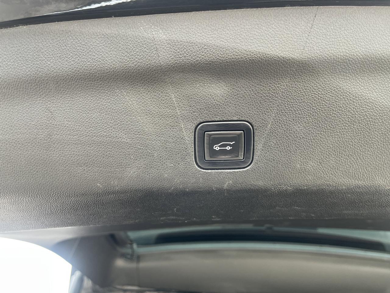 2022 Chevrolet Suburban High Country 4WD HC-Deluxe EnhTralerViewPkgs w/Sunroof 22s AdptvCrz PwrRetractStps BlackBowties Saukville WI