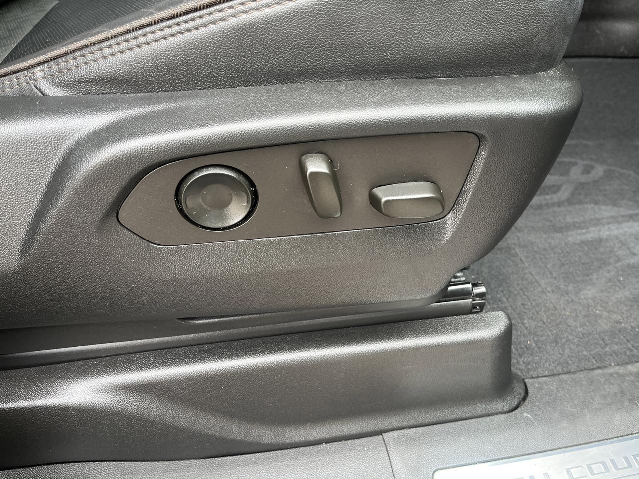 2022 Chevrolet Suburban High Country 4WD HC-Deluxe EnhTralerViewPkgs w/Sunroof 22s AdptvCrz PwrRetractStps BlackBowties Saukville WI