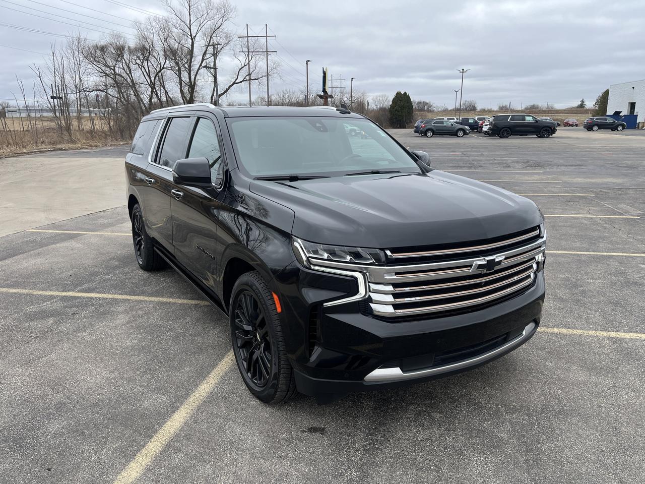 2022 Chevrolet Suburban High Country 4WD HC-Deluxe EnhTralerViewPkgs w/Sunroof 22s AdptvCrz PwrRetractStps BlackBowties Saukville WI