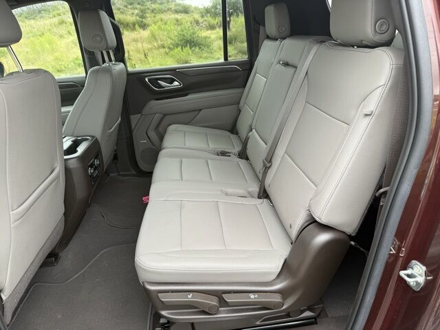 2022 Chevrolet Suburban LT  TX