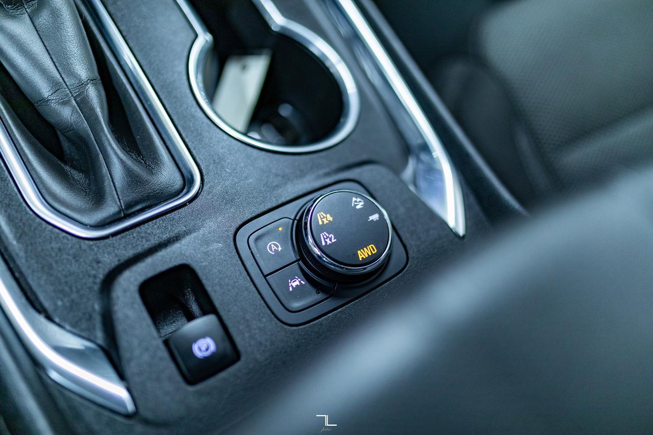 2022 Chevrolet Traverse AWD LT PSeat BCam 3rd Row Red Deer AB