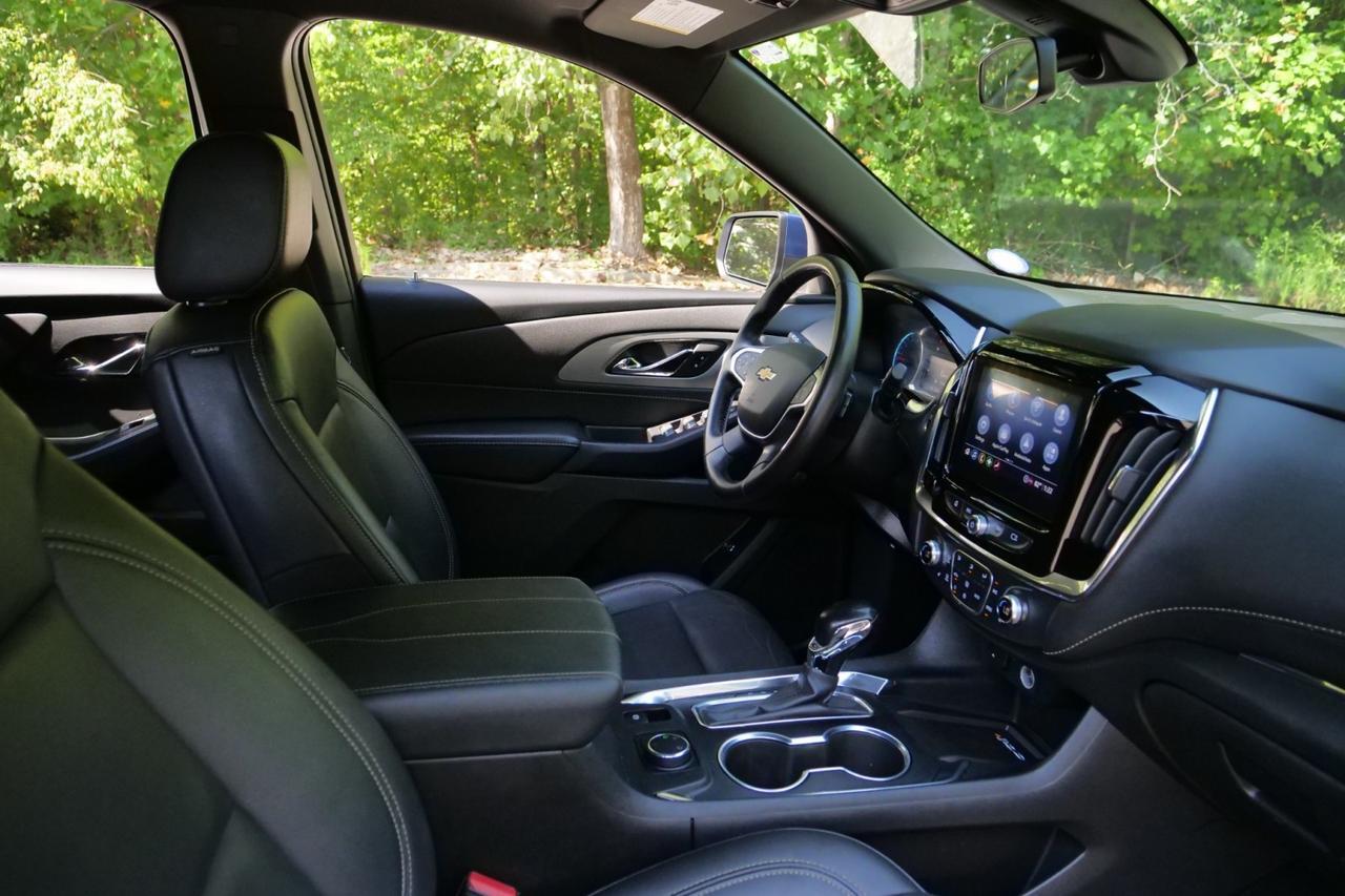 2022 Chevrolet Traverse LT / AWD / Leather / Heated Front Seats High Point NC