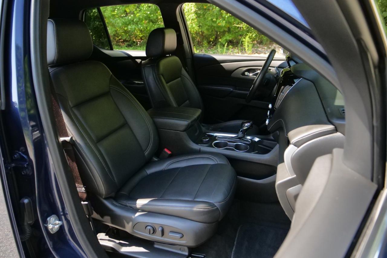 2022 Chevrolet Traverse LT / AWD / Leather / Heated Front Seats High Point NC