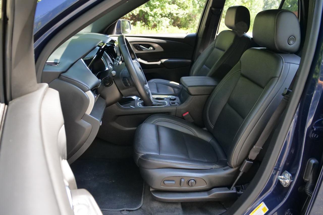 2022 Chevrolet Traverse LT / AWD / Leather / Heated Front Seats High Point NC