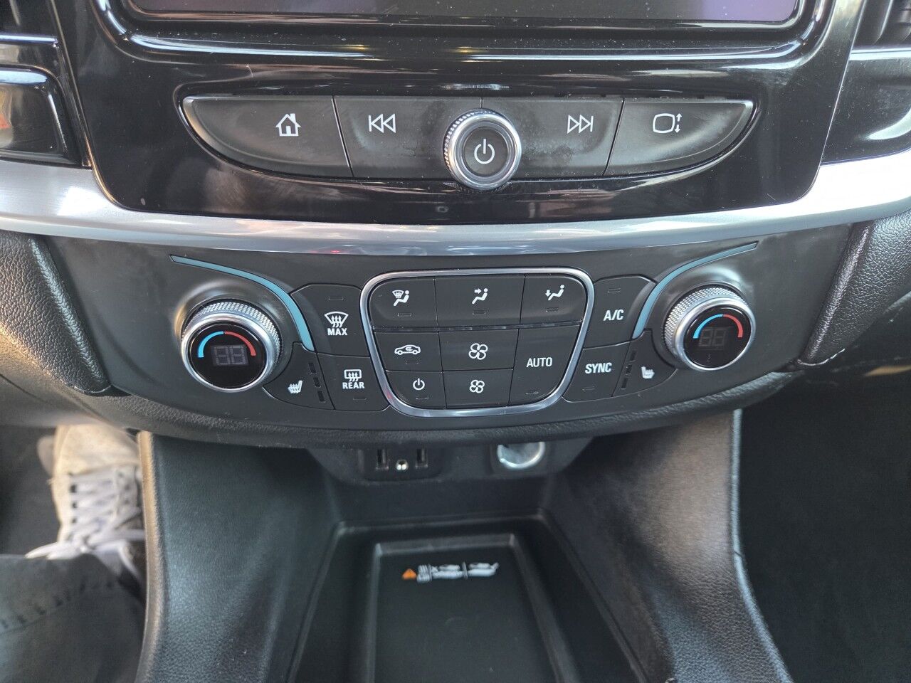 2022 Chevrolet Traverse LT Cloth Charlton MA