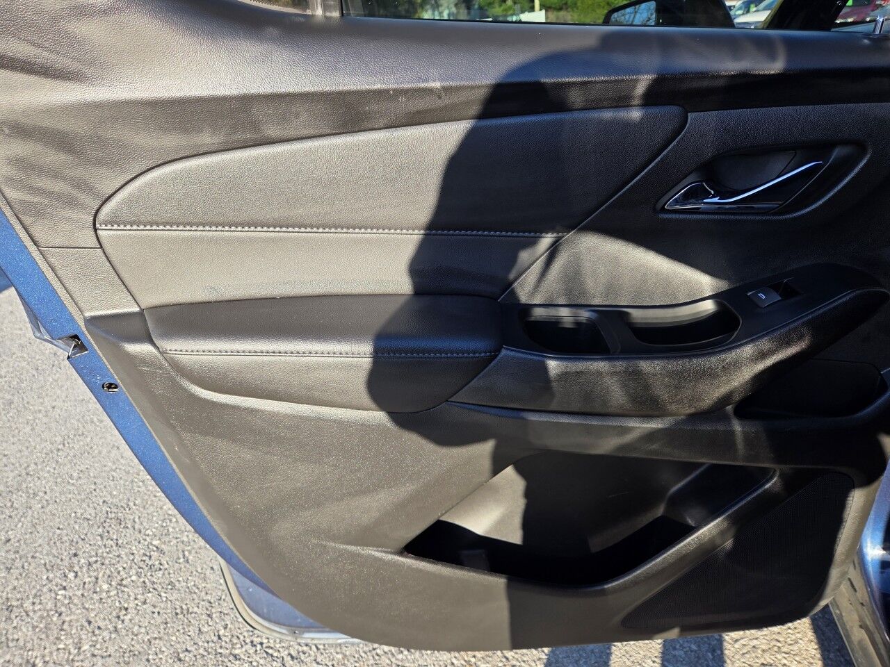 2022 Chevrolet Traverse LT Cloth Charlton MA