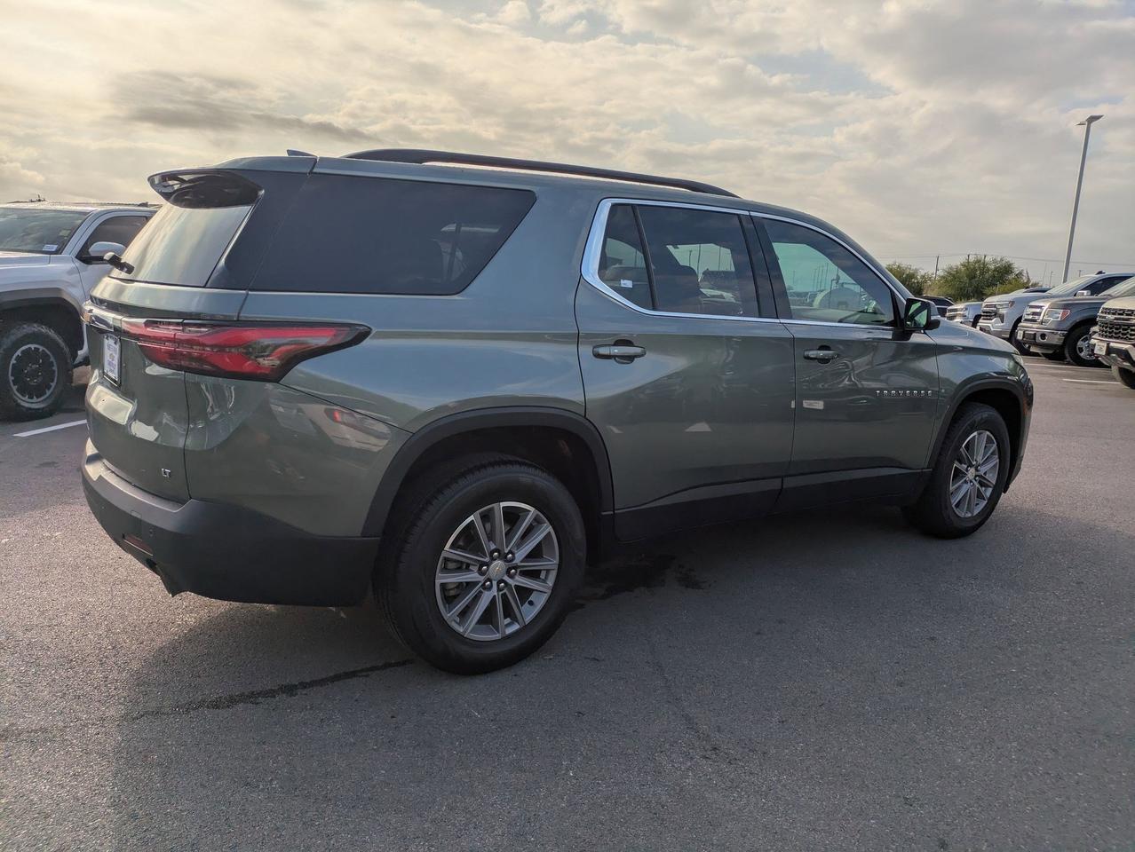 2022 Chevrolet Traverse LT Cloth