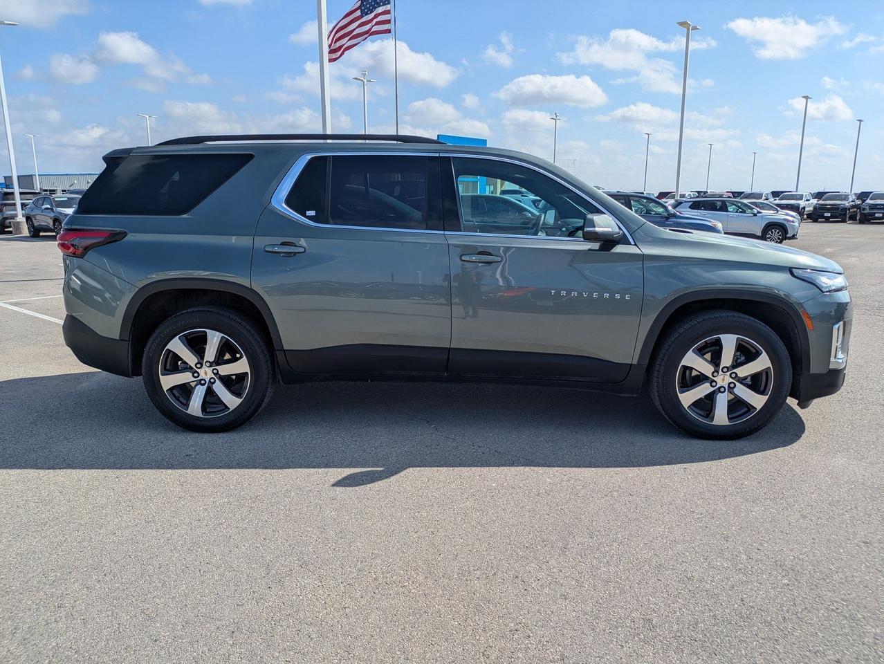 2022 Chevrolet Traverse LT Leather
