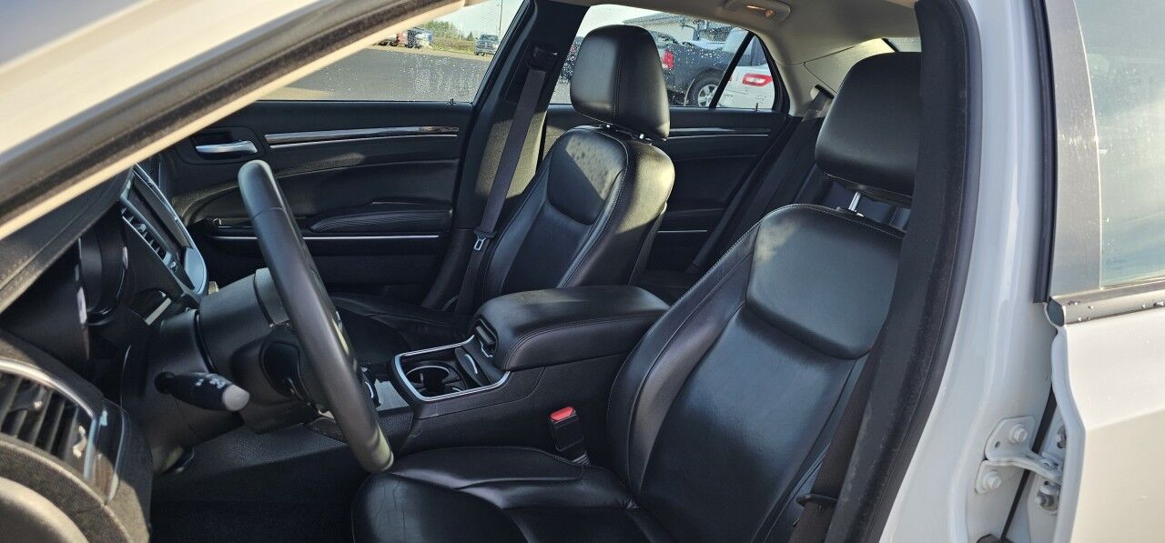2022 Chrysler 300 300 Touring L High Level AB