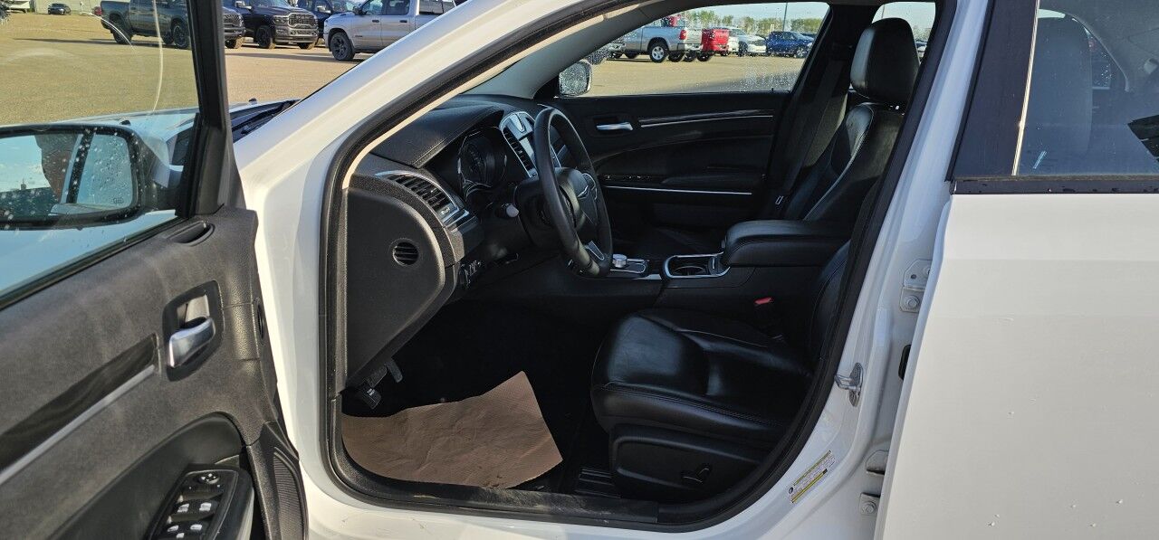 2022 Chrysler 300 300 Touring L High Level AB
