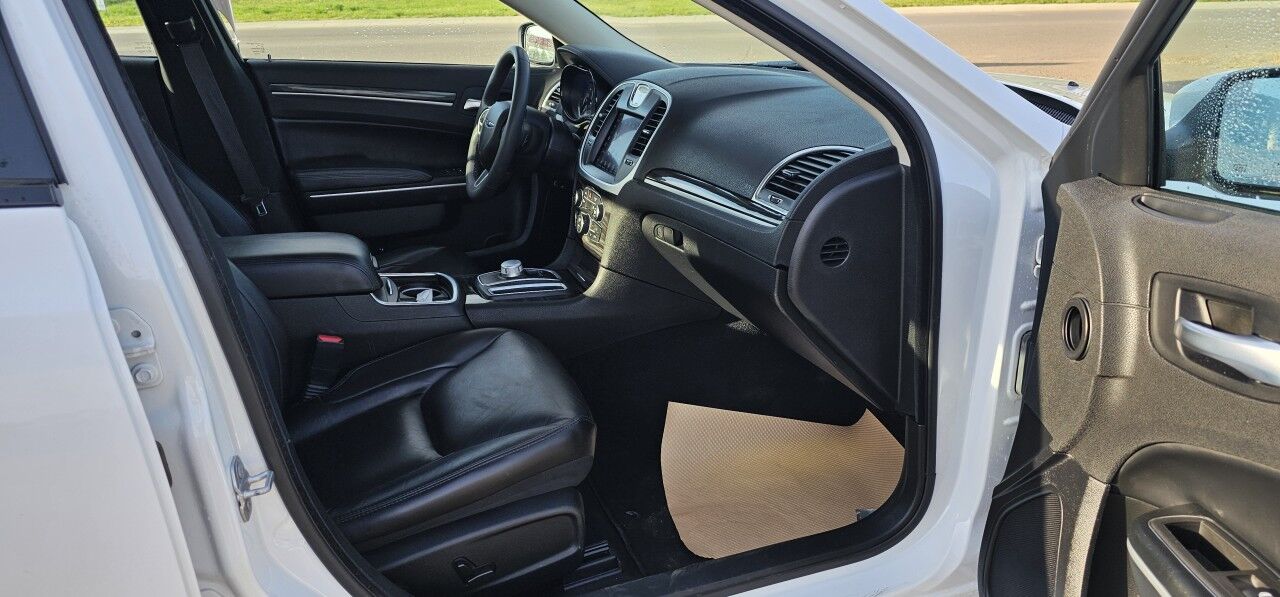 2022 Chrysler 300 300 Touring L High Level AB