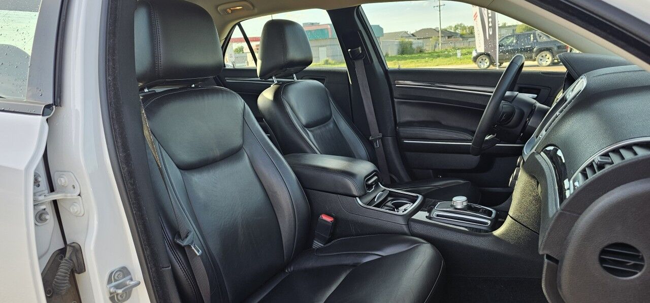 2022 Chrysler 300 300 Touring L High Level AB