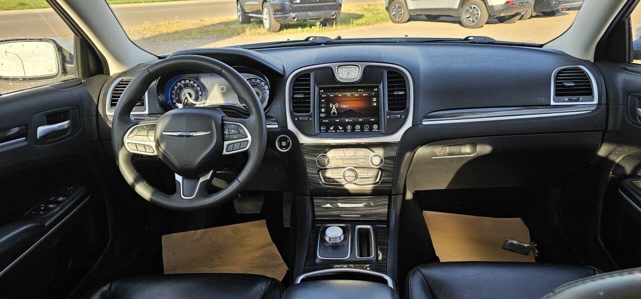 2022 Chrysler 300 300 Touring L High Level AB