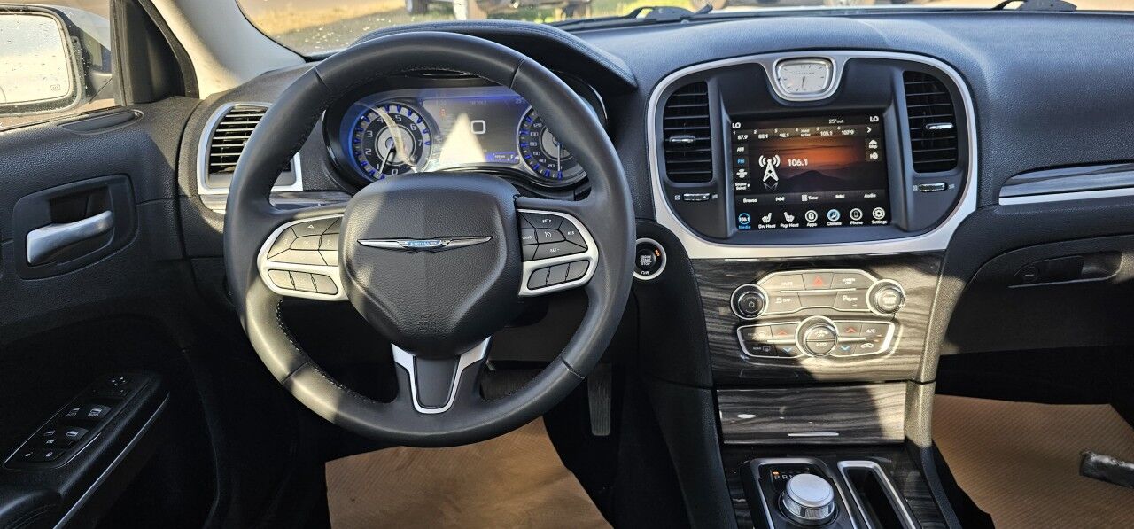2022 Chrysler 300 300 Touring L High Level AB