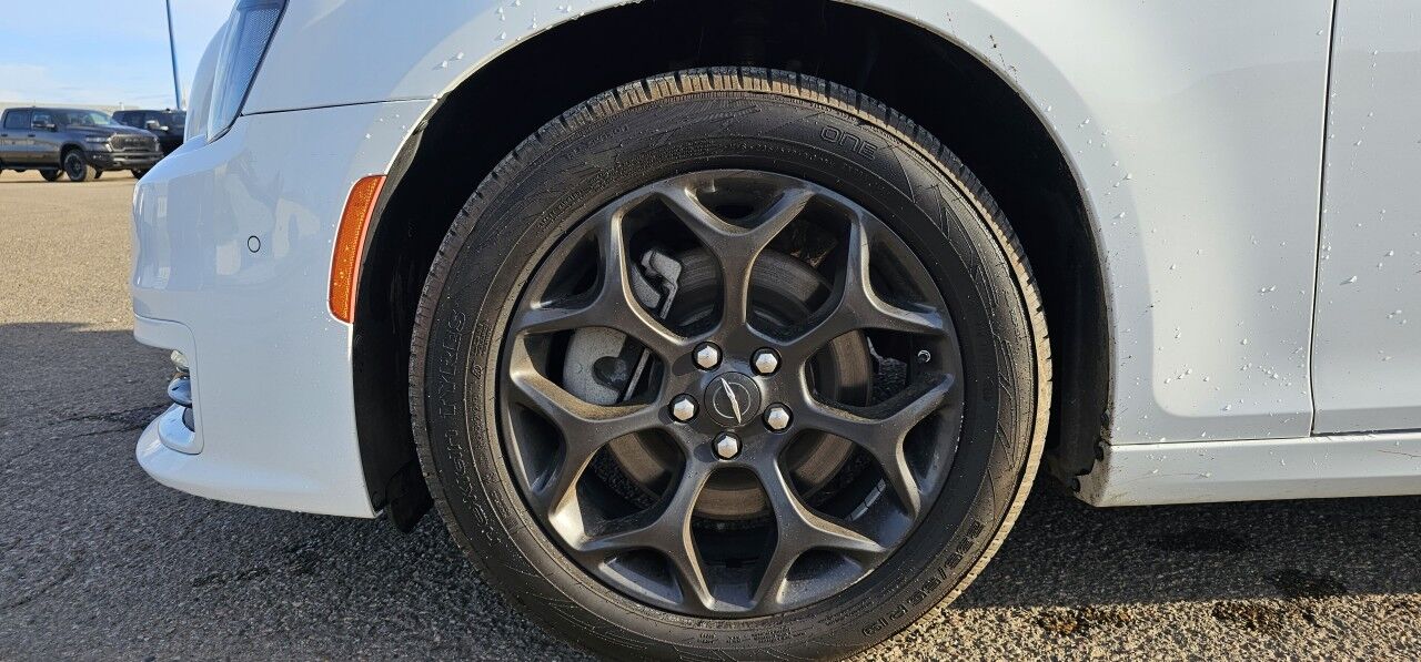 2022 Chrysler 300 300 Touring L High Level AB