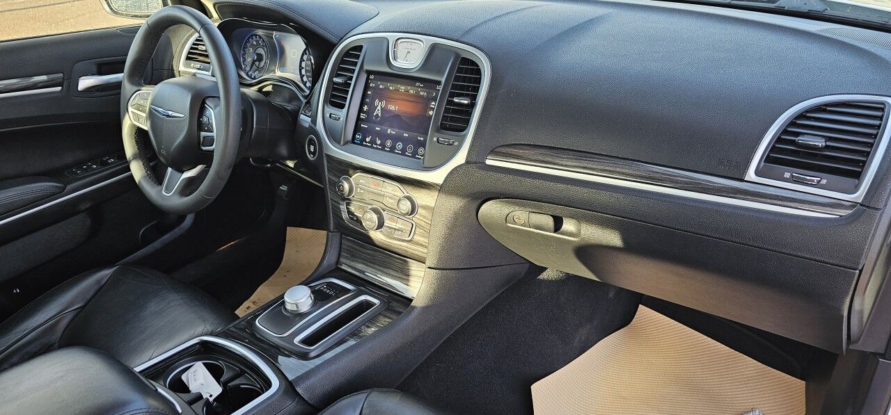 2022 Chrysler 300 300 Touring L High Level AB