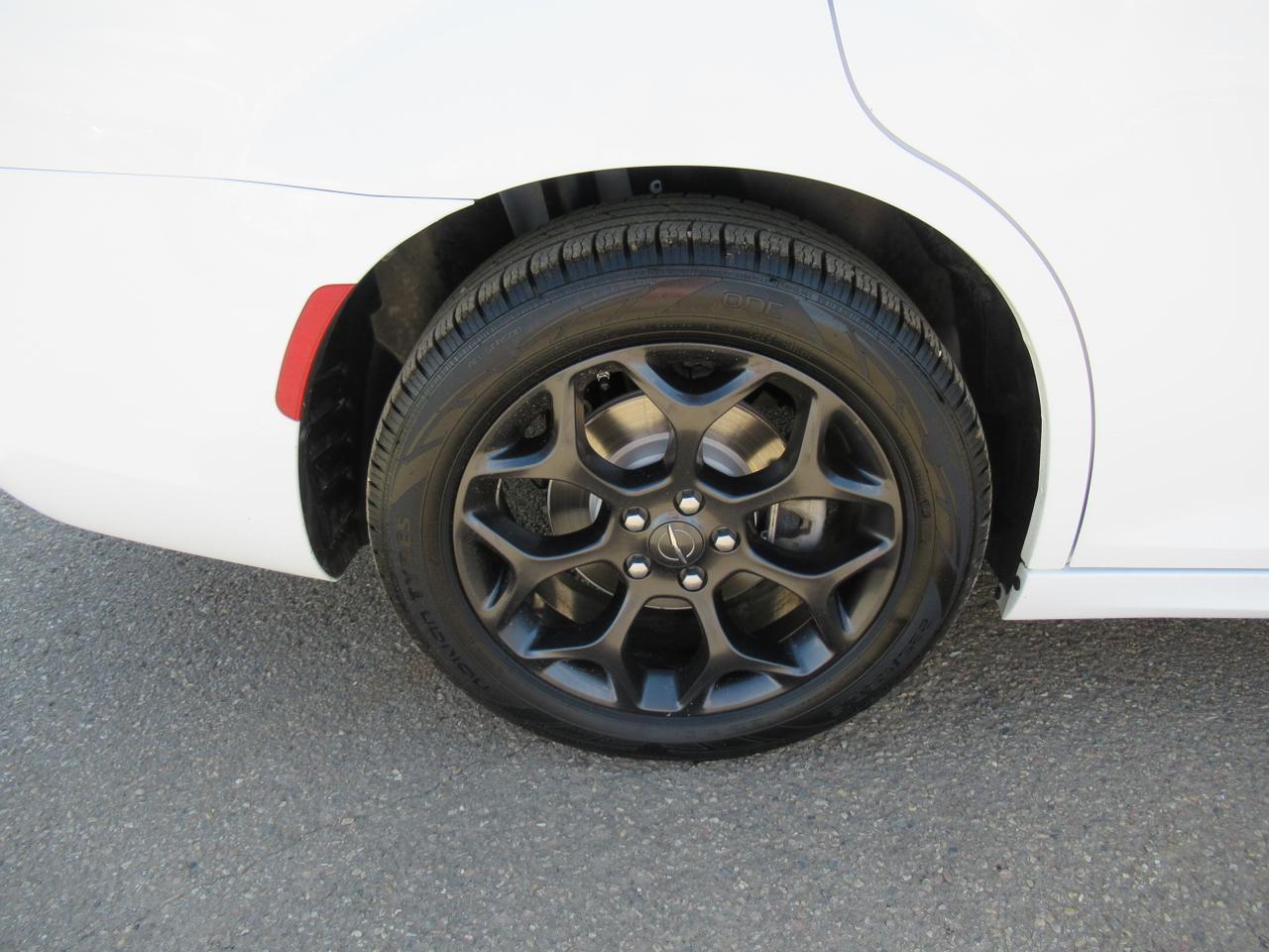 2022 Chrysler 300 300 Touring L High Level AB