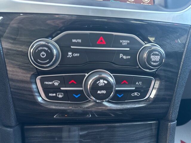 2022 Chrysler 300 300 Touring L Whitecourt AB