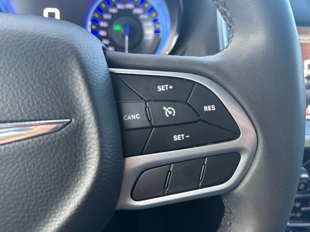 2022 Chrysler 300 300 Touring L Whitecourt AB