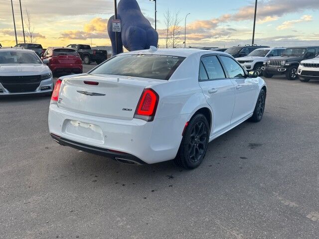 2022 Chrysler 300 300 Touring L Whitecourt AB