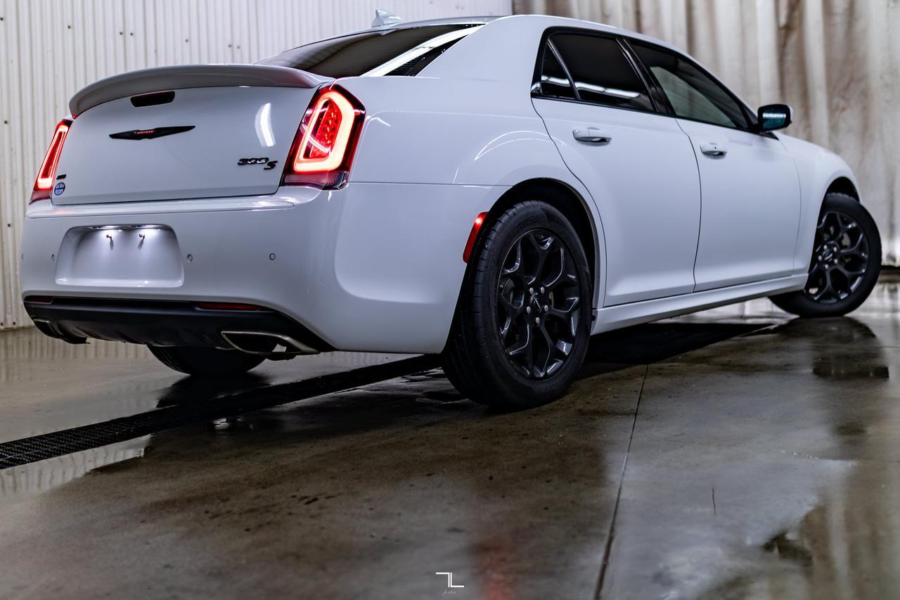 2022 Chrysler 300 S AWD Leather Roof Nav BCam Red Deer AB