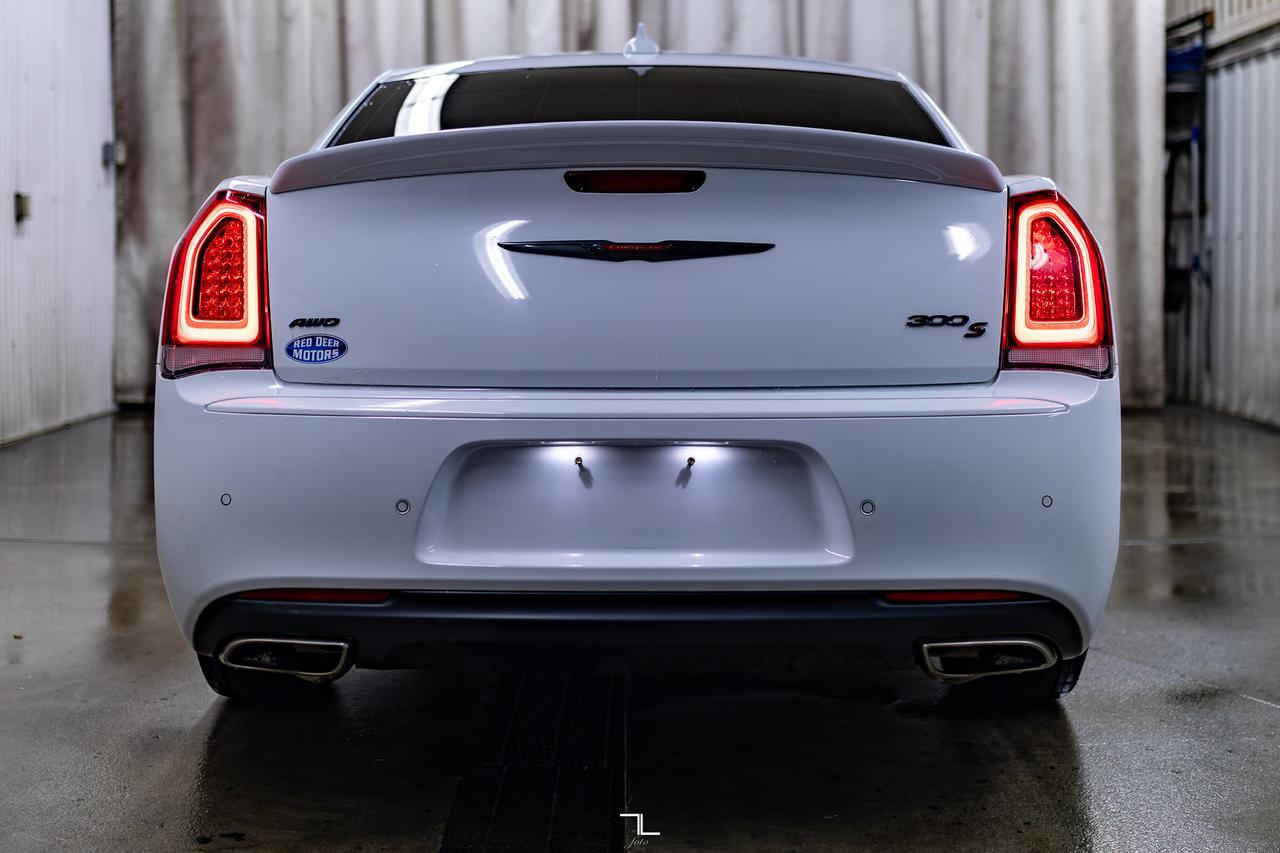 2022 Chrysler 300 S AWD Leather Roof Nav BCam Red Deer AB