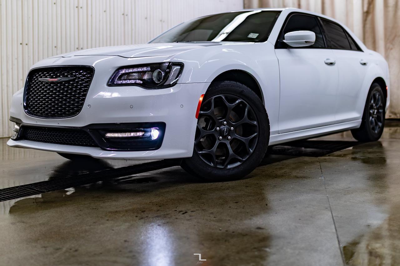 2022 Chrysler 300 S AWD Leather Roof Nav BCam Red Deer AB
