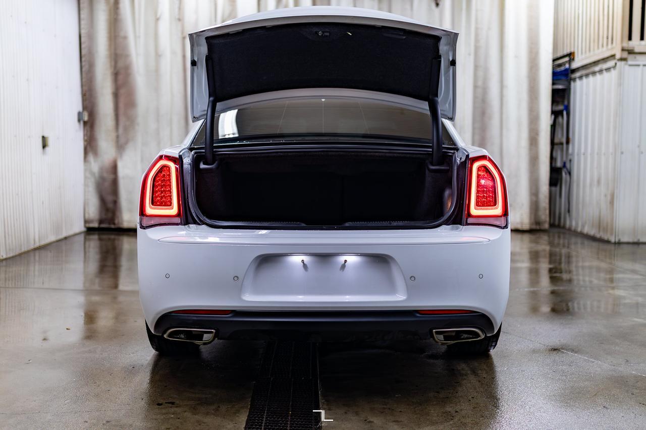 2022 Chrysler 300 S AWD Leather Roof Nav BCam Red Deer AB