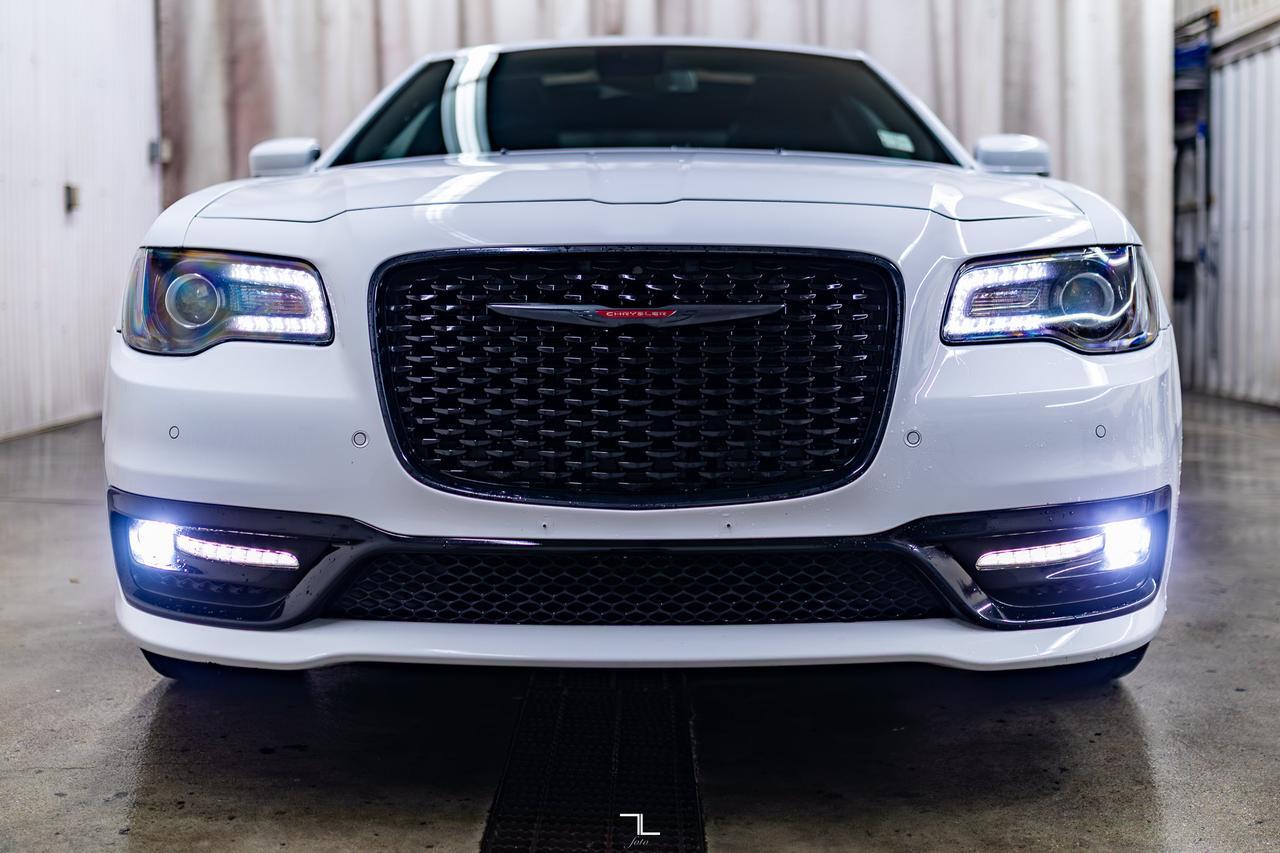 2022 Chrysler 300 S AWD Leather Roof Nav BCam Red Deer AB