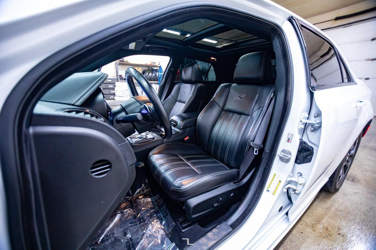 2022 Chrysler 300 S AWD Leather Roof Nav BCam Red Deer AB